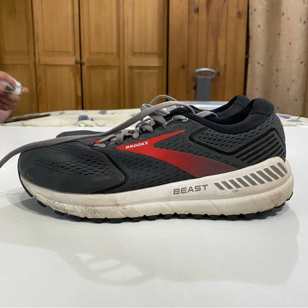 ๐Brooks, Men Size 8.5, The Beast โ20 Running Shoes - Picture 10 of 17